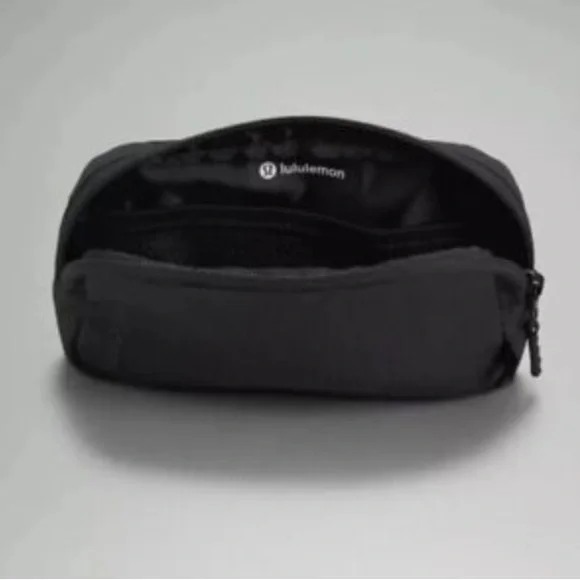 🖤NEW LULULEMON EVERYWHERE BAG 1L - Picture 5 of 6